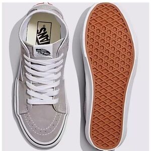 NWOT Vans Womens Filmore Hi Vansguard High
Suede Trainers - Drizzle
Retail $98